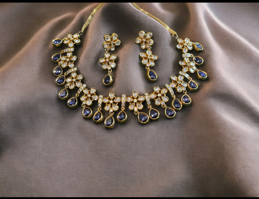 Women gold plated Kundan-studded Necklace & Earrings