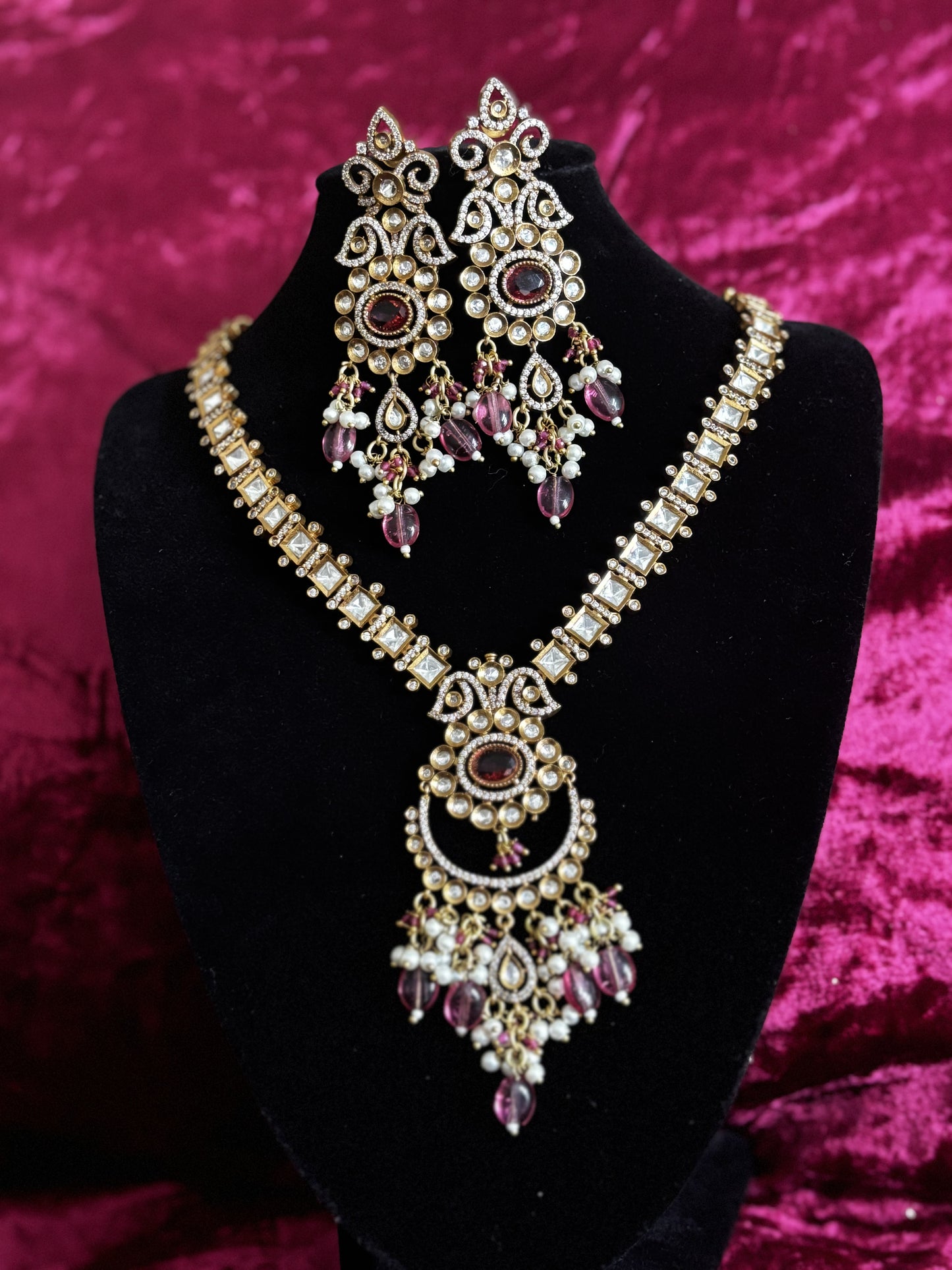 Long ethnic necklace with long earrings