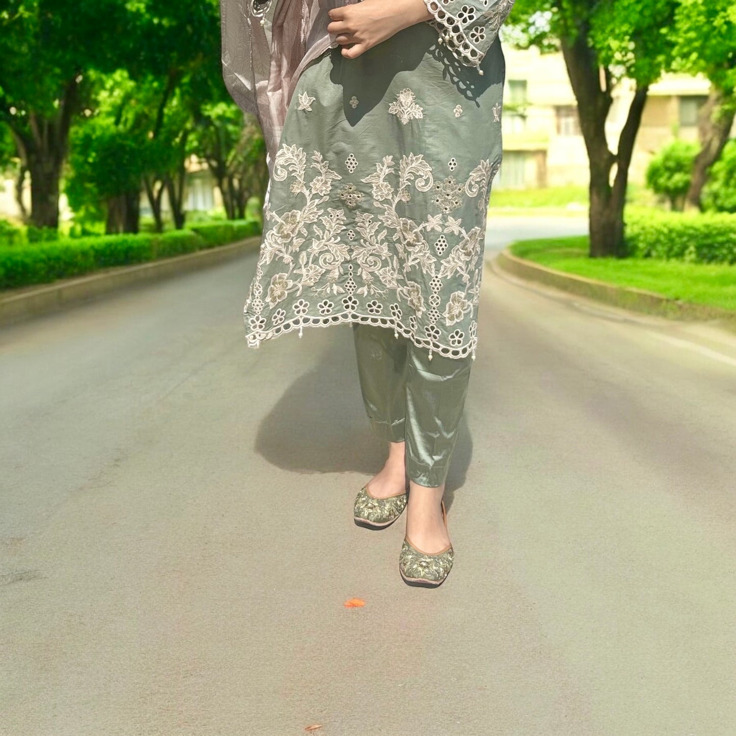 Pakistani embroidery 3-piece suit